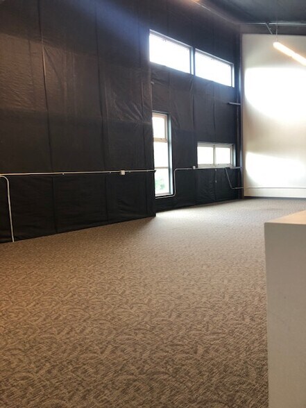 More Photos Of 1762 Airport Way S, Seattle Showroom For Sale