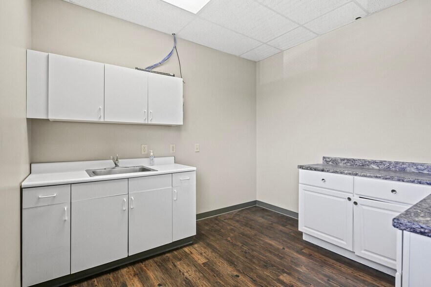 More Photos Of 511 Jermor Ln, Westminster Storefront Retail Office For Lease