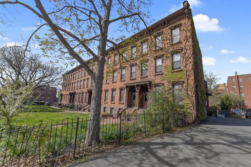 More Photos Of 44-52 Buckingham St, Hartford Apartments For Sale