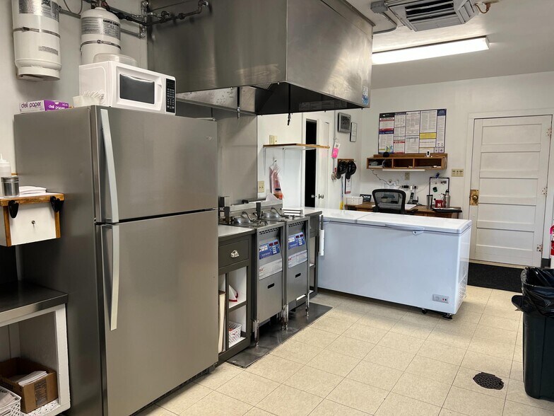 More Photos Of 112 McPherson St, Crawford Restaurant For Sale