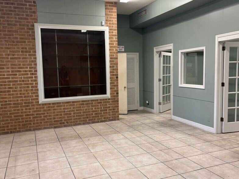 More Photos Of 740 Fannin St, Beaumont Unknown For Lease