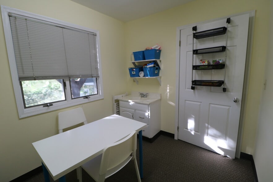 More Photos Of 518 Clifton Ave, Clifton Office For Sale