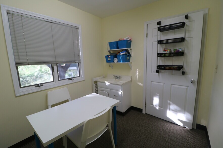 More Photos Of 518 Clifton Ave, Clifton Office For Sale