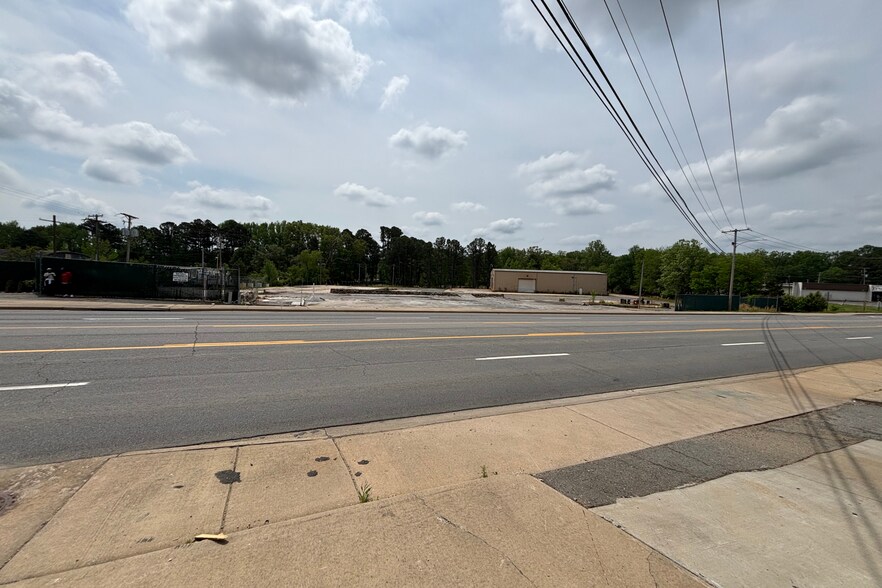 More Photos Of 7609 Colonel Glenn Rd, Little Rock Service For Sale