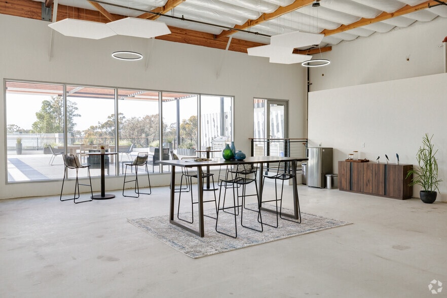 More Photos Of 10225 Willow Creek Rd, San Diego Light Manufacturing For Sale