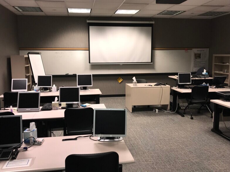 More Photos Of 401 N Lake St, Neenah Medical For Sale