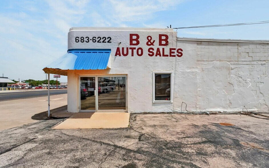 More Photos Of 2601 W Wall St, Midland Auto Dealership For Sale