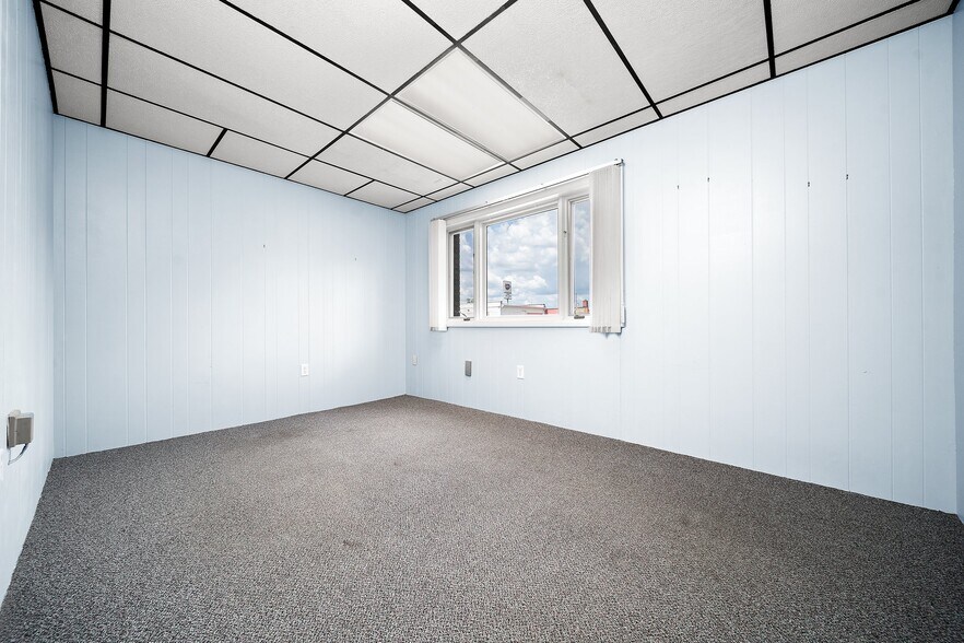 More Photos Of 211 Maple St, Big Rapids Office Residential For Lease