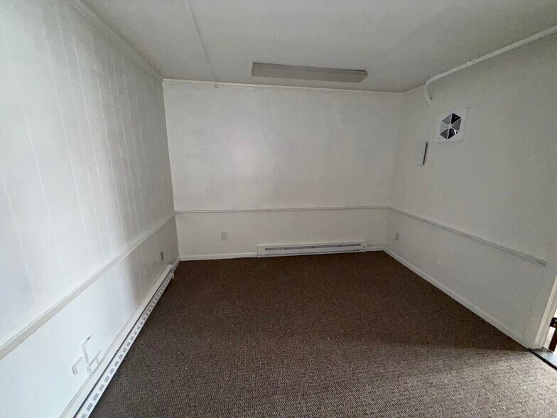 More Photos Of 1019 Farmington Ave, Bristol Office For Lease