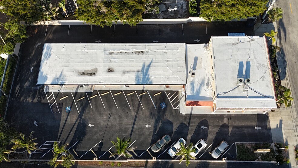 More Photos Of 127 Tampa Ave E, Venice Storefront Retail Office For Sale