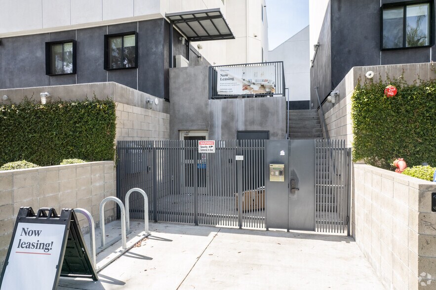 More Photos Of 2301 S Cloverdale Ave, Los Angeles Apartments For Sale