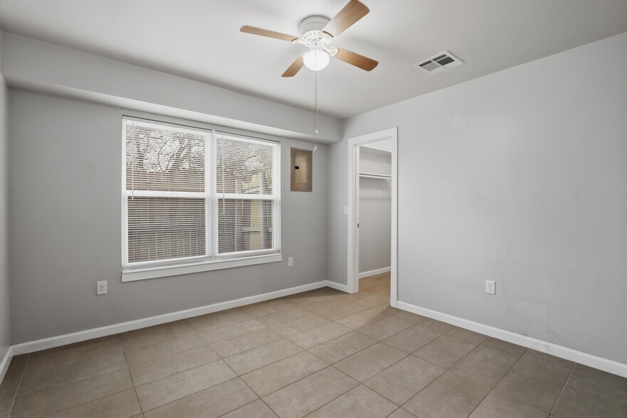 More Photos Of 1300 NE 10th St, Oklahoma City Specialty For Sale