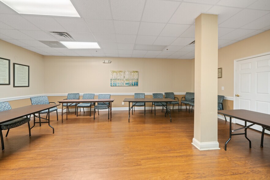 More Photos Of 60 Highway 22, Milledgeville Showroom For Sale