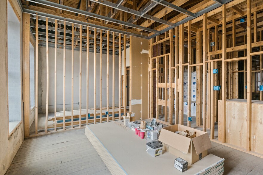 More Photos Of 209 N Jefferson Ave, Mount Pleasant Storefront For Sale