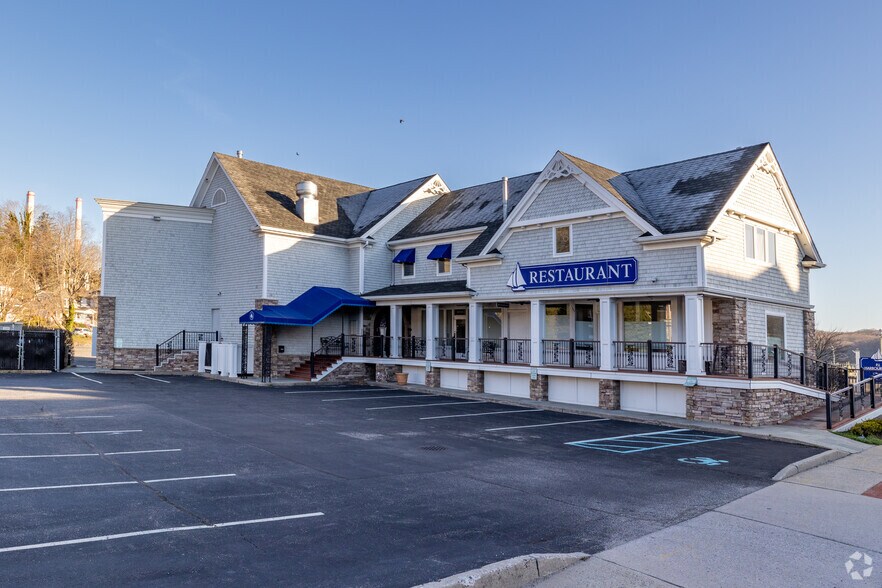 More Photos Of 154 W Broadway, Port Jefferson Restaurant For Sale