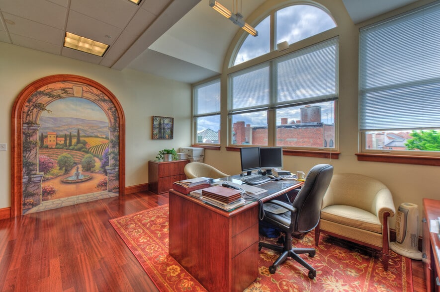 More Photos Of 30 Penhallow St, Portsmouth Office For Lease