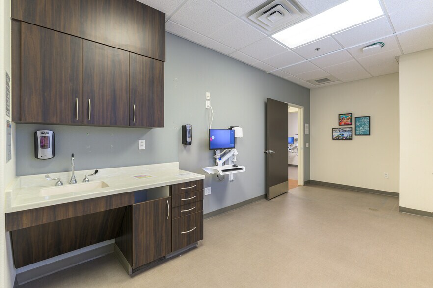More Photos Of 6190 S Fort Apache Rd, Las Vegas Medical For Lease
