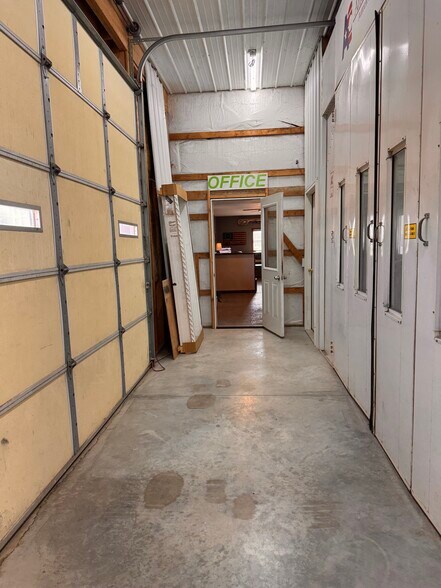 More Photos Of 517 S Main St, Stafford Flex For Sale