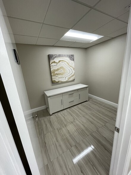 More Photos Of 201 N University Dr, Plantation Medical For Sale