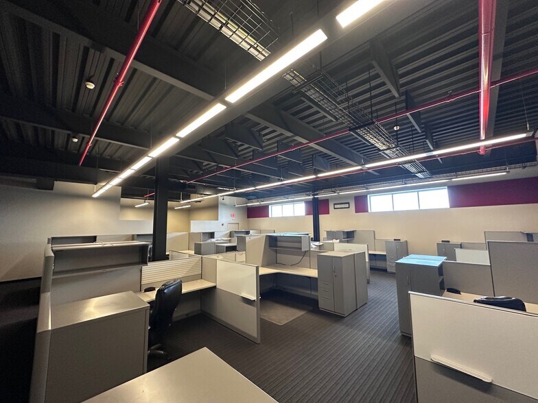 More Photos Of 5825 N 99th St, Milwaukee Office For Lease