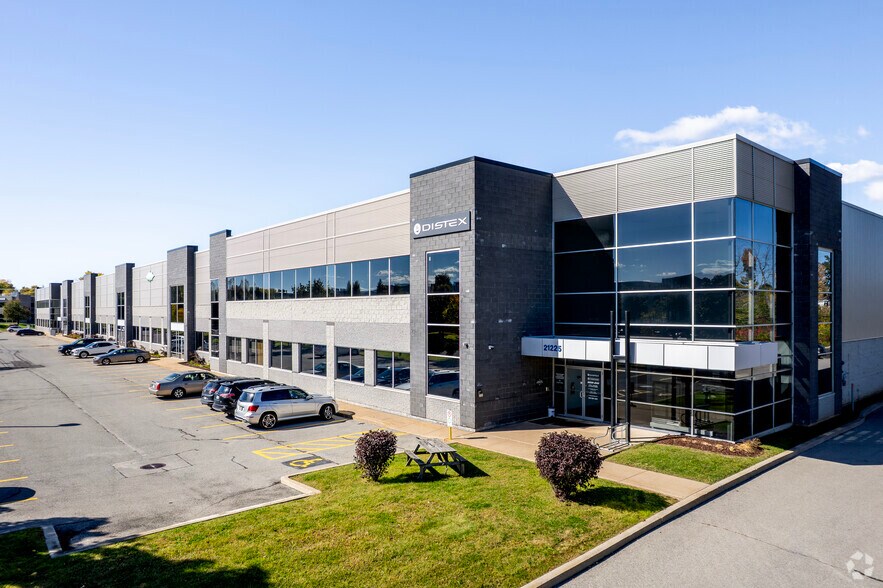 More Photos Of 20975-21225 Rue Daoust, Sainte-Anne-de-Bellevue Warehouse For Lease