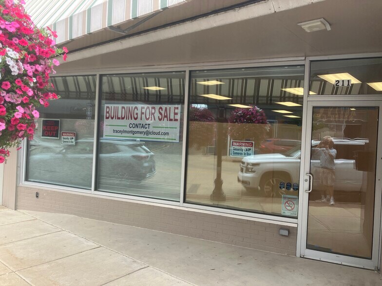 More Photos Of 211 W 1st St, Dixon General Retail For Sale
