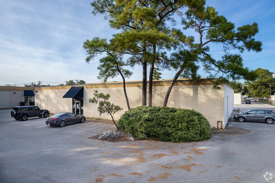 More Photos Of 4140 Directors Row, Houston Unknown For Lease