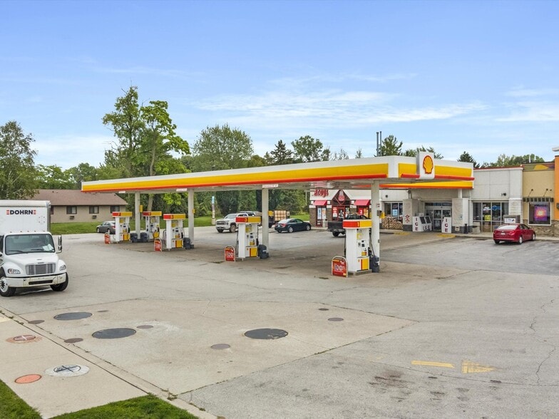 More Photos Of 1331 Green Bay Rd, Sturgeon Bay Service Station For Sale