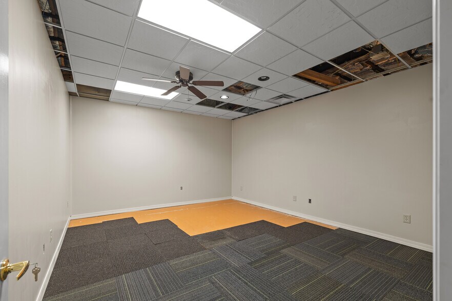 More Photos Of 47 Maple Ave, Flemington Light Manufacturing For Lease