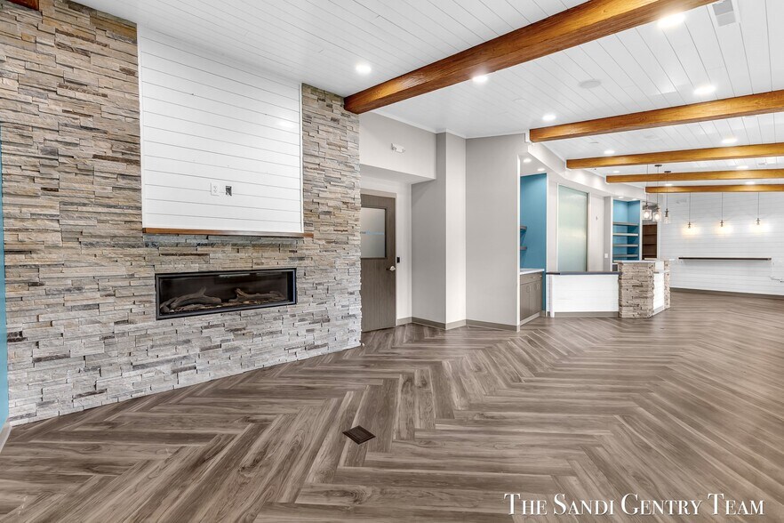 More Photos Of 16986 Robbins Rd, Grand Haven Medical For Lease