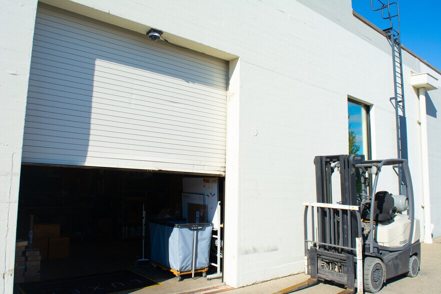 More Photos Of 5012-5116 Dudley Blvd, Mcclellan Flex For Lease