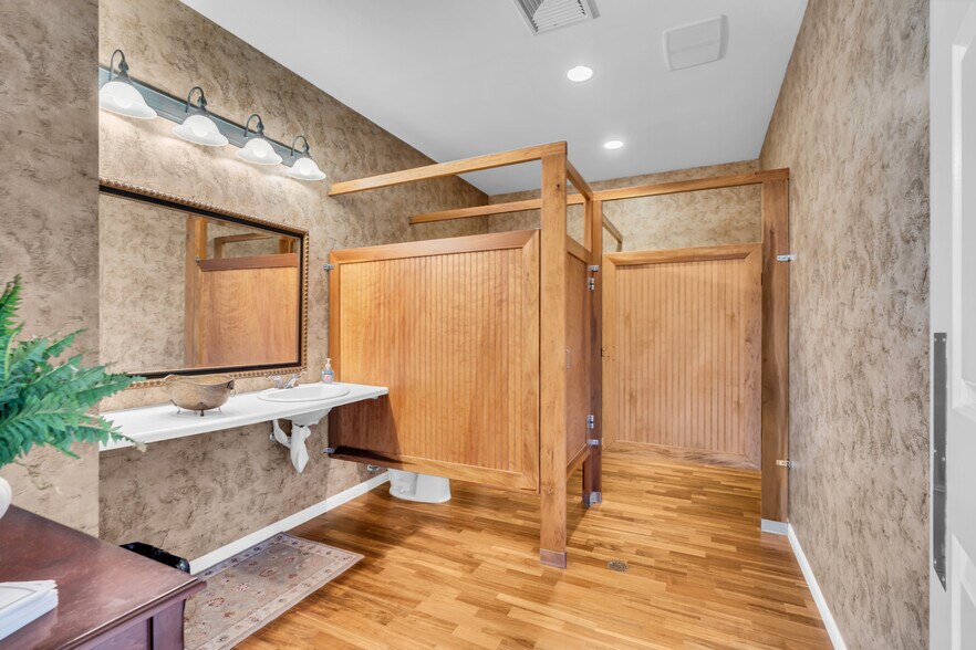 More Photos Of 150 W Veterans Hwy, Jackson Funeral Home For Sale