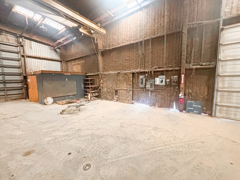 More Photos Of 3803 Mankins Ave, Odessa Warehouse For Sale