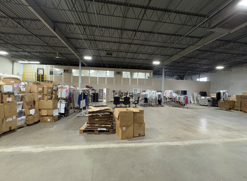 More Photos Of 65 Triangle Blvd, Carlstadt Warehouse For Lease