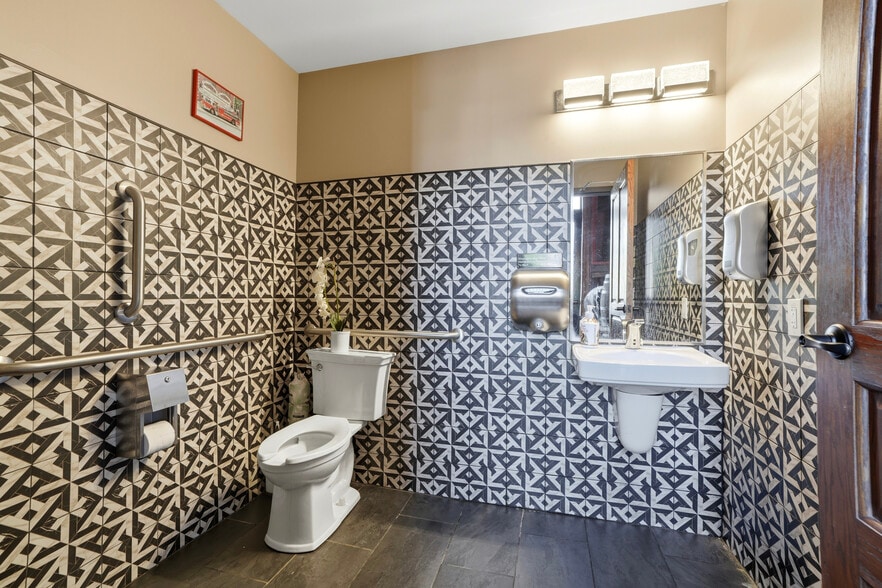More Photos Of 301 Walnut St, Royersford Restaurant For Sale