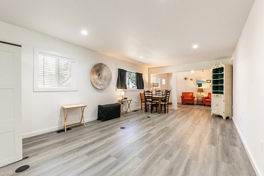 More Photos Of 8393 N Lake Blvd, Kings Beach Showroom For Sale