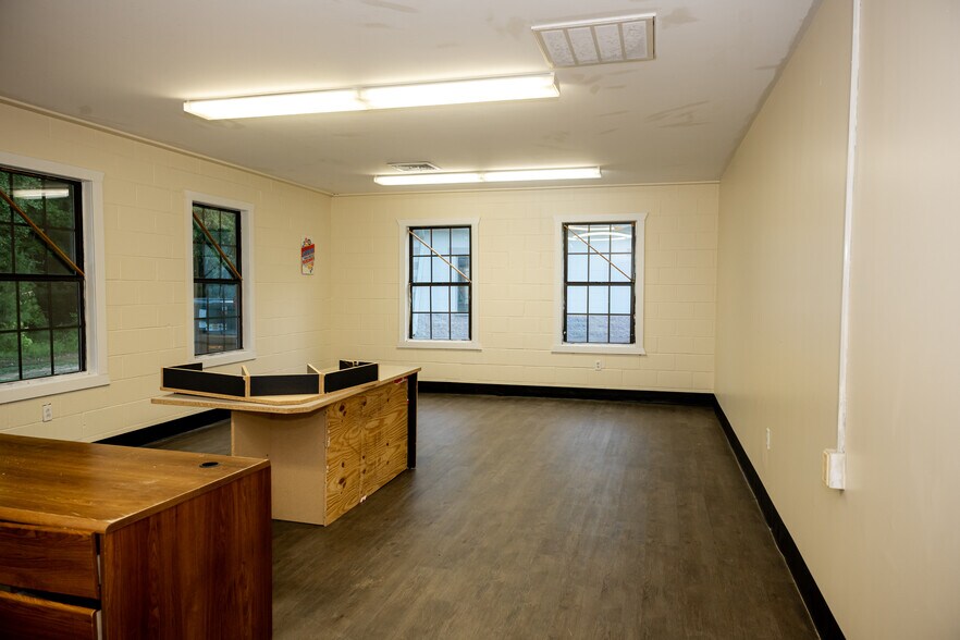 More Photos Of 626 Old River Rd, Sylvania Manufacturing For Sale