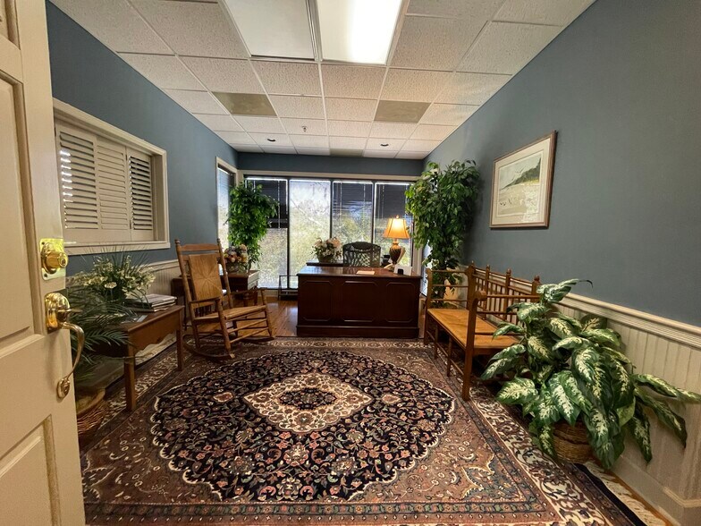 More Photos Of 52 New Orleans Rd, Hilton Head Island Office For Sale