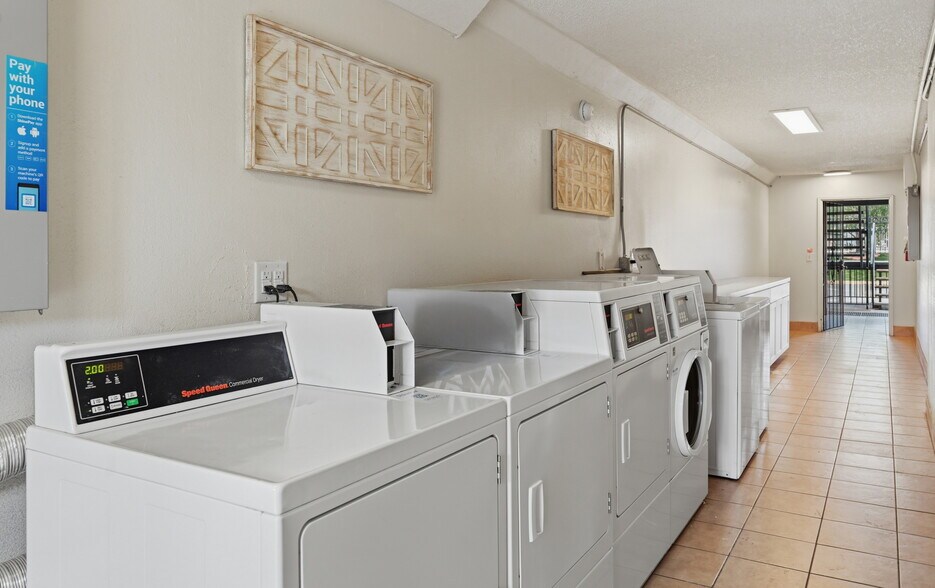 More Photos Of 330 Mar Vista Dr, Vista Apartments For Sale
