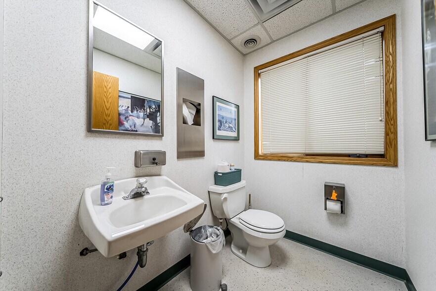 More Photos Of 4259 Lake Rd, Lorain Office For Sale