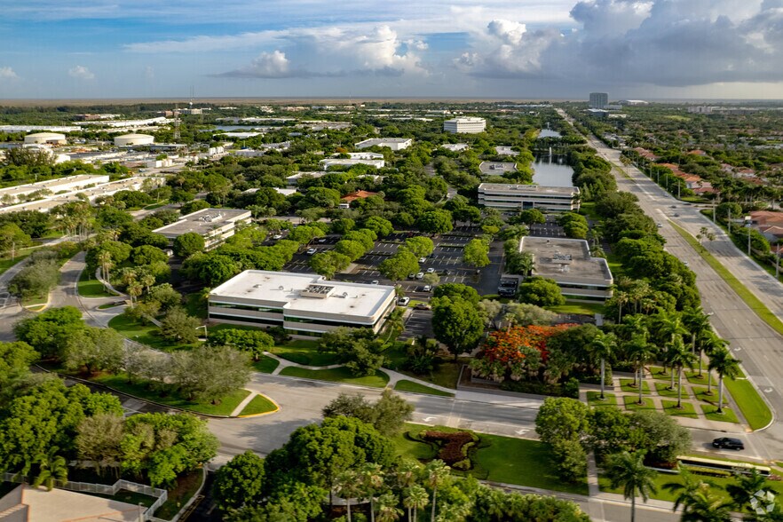 More Photos Of 440 Sawgrass Corporate Pky, Sunrise Office For Lease