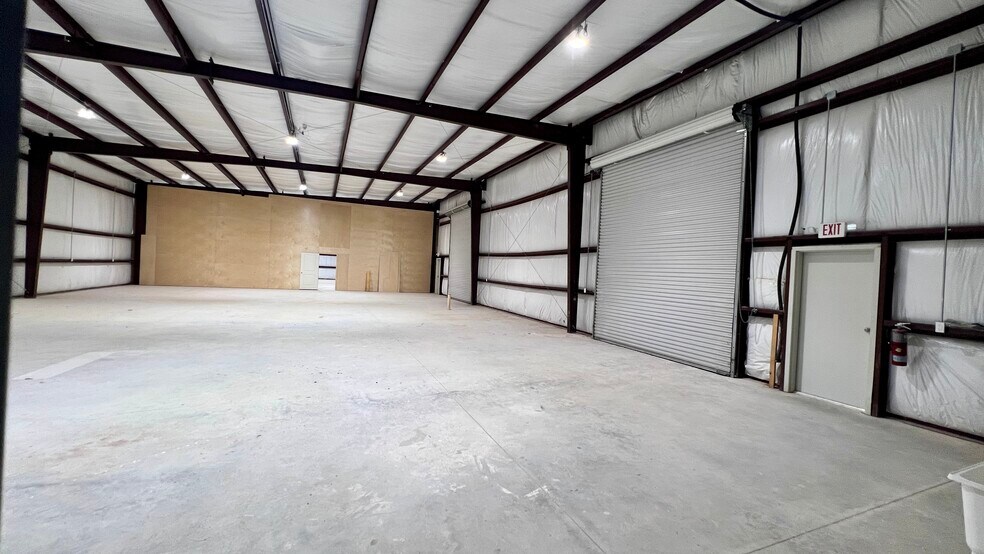 More Photos Of 7822 Fortune Dr, San Antonio Warehouse For Lease