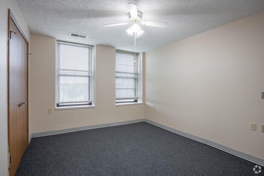 More Photos Of 59 Lincoln Way E, Massillon Apartments For Lease