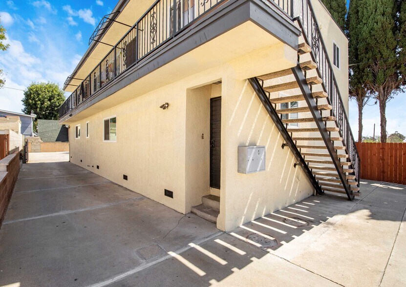 More Photos Of 564 W MacArthur Ave, San Pedro Apartments For Sale