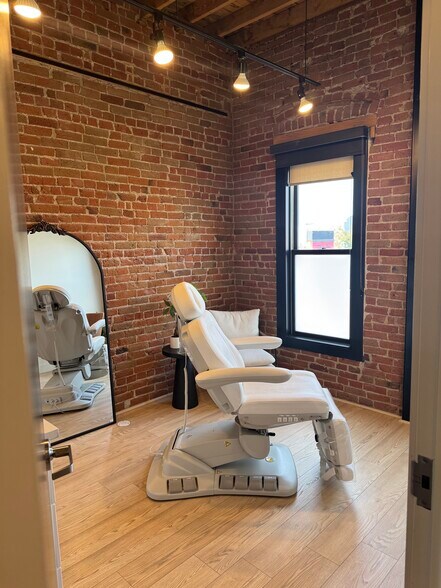 More Photos Of 486 S Broadway, Denver Storefront For Lease