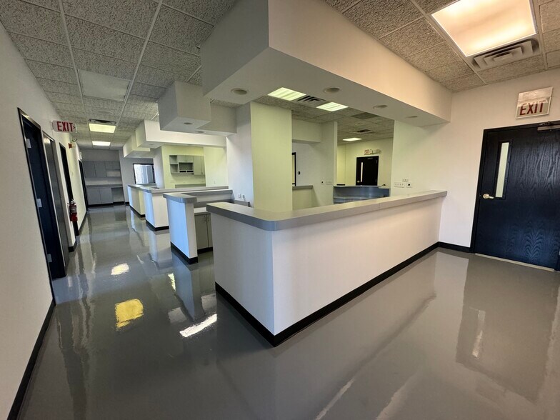 More Photos Of 121 S Wilke Rd, Arlington Heights Medical For Lease