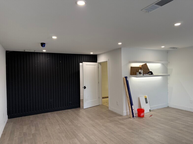 More Photos Of 555 Spring Creek Rd, Montrose General Retail For Sale