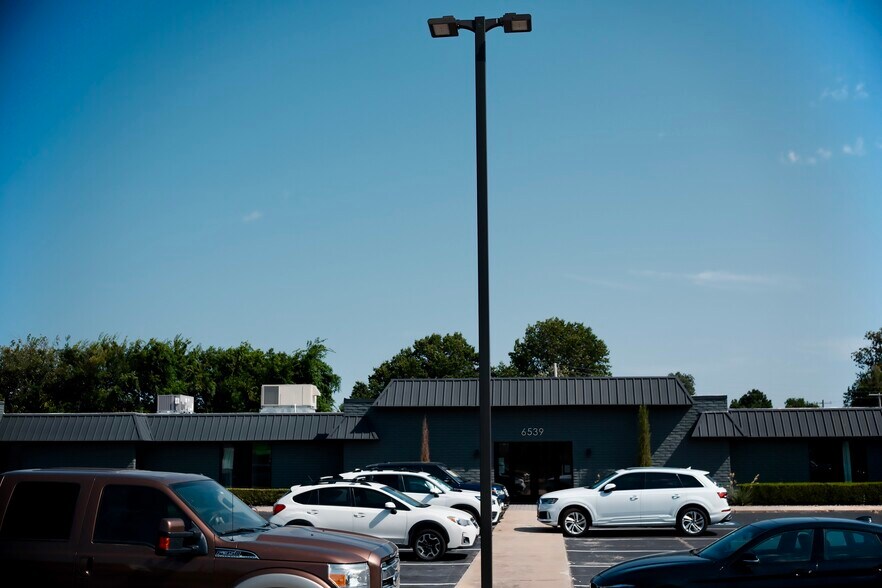 More Photos Of 6539 E 31st St, Tulsa Coworking Space