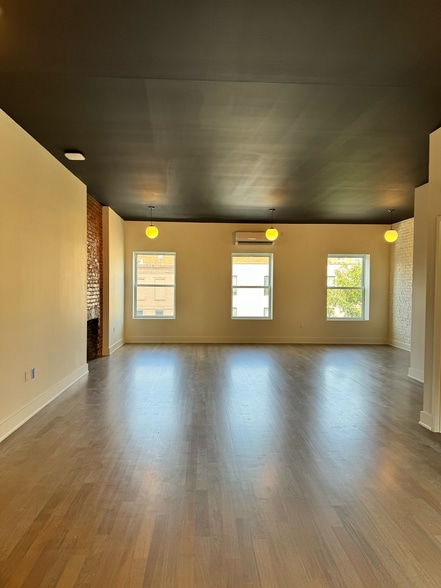 More Photos Of 2277 3rd Ave, New York Storefront Retail Residential For Lease