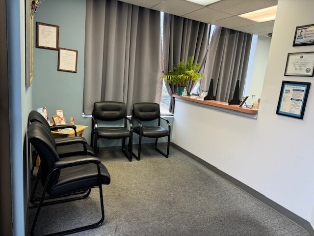 More Photos Of 17W620 14th St, Oakbrook Terrace General Retail For Sale